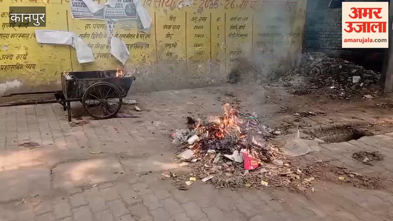 Kanpur: Sanitation workers setting fire to garbage; act caught on camera