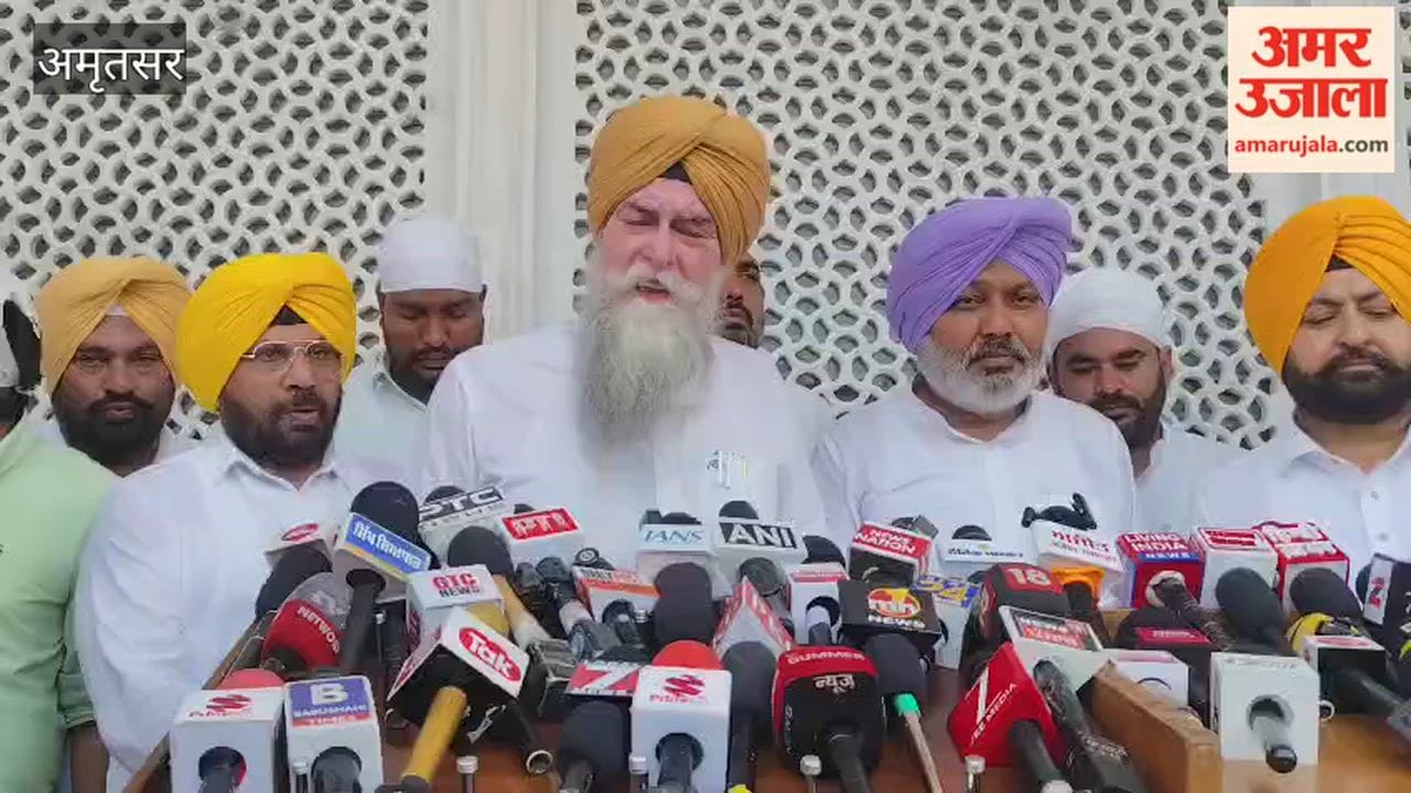 Akal Takht gives AAP government one month to consider suggested amendments to the sacrilege law.