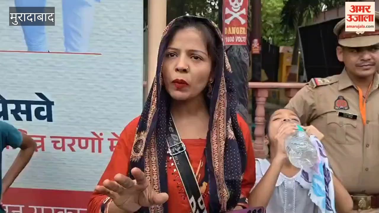 Woman arrives to meet Chief Minister Yogi