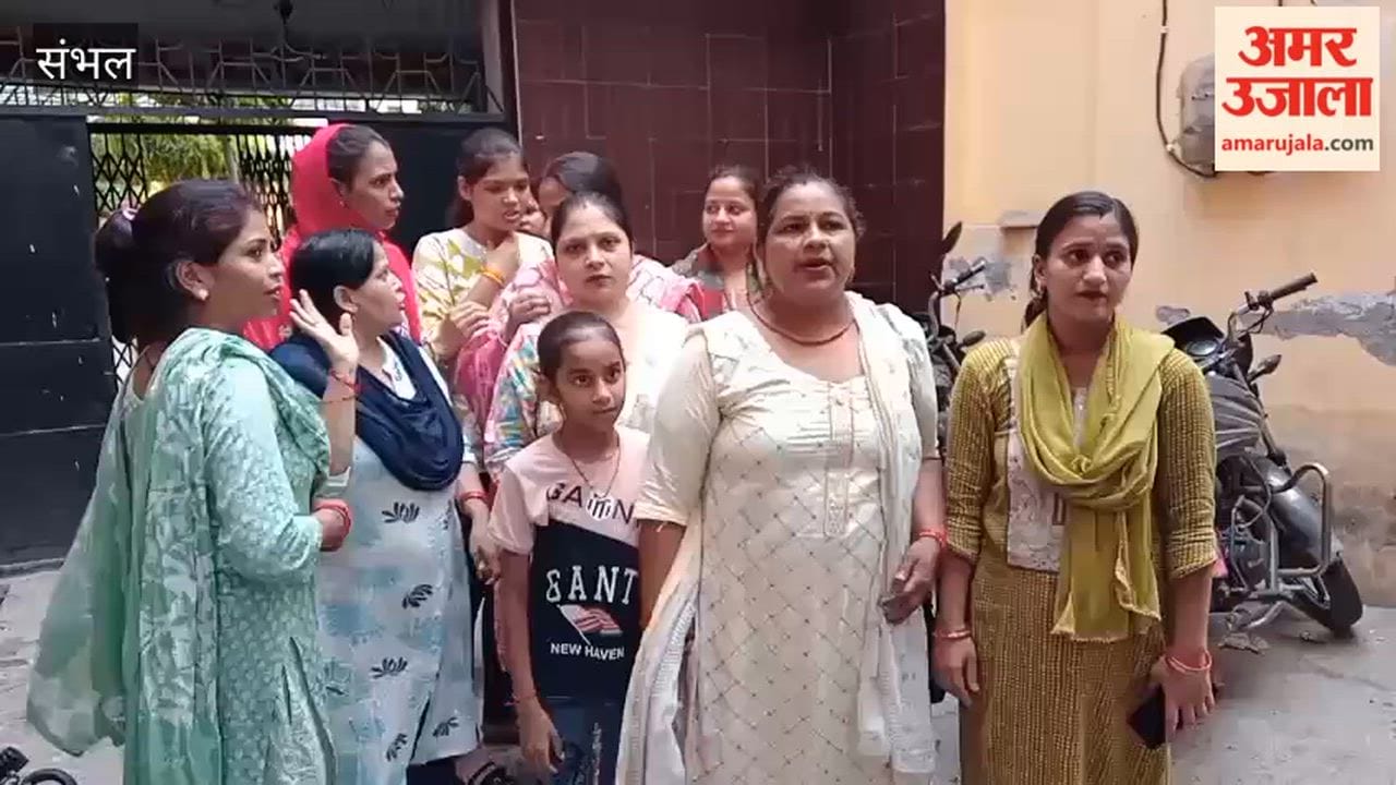 Parents arrived at Sanatan Public School and created a ruckus upon finding that the management committee was unavailable to meet them