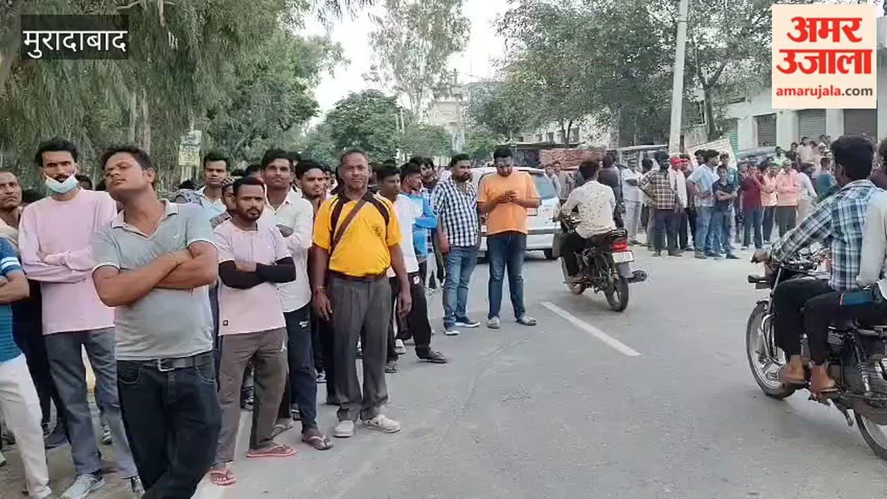 Crowds thronged Hardaspur Road to catch a glimpse of Chief Minister Yogi
