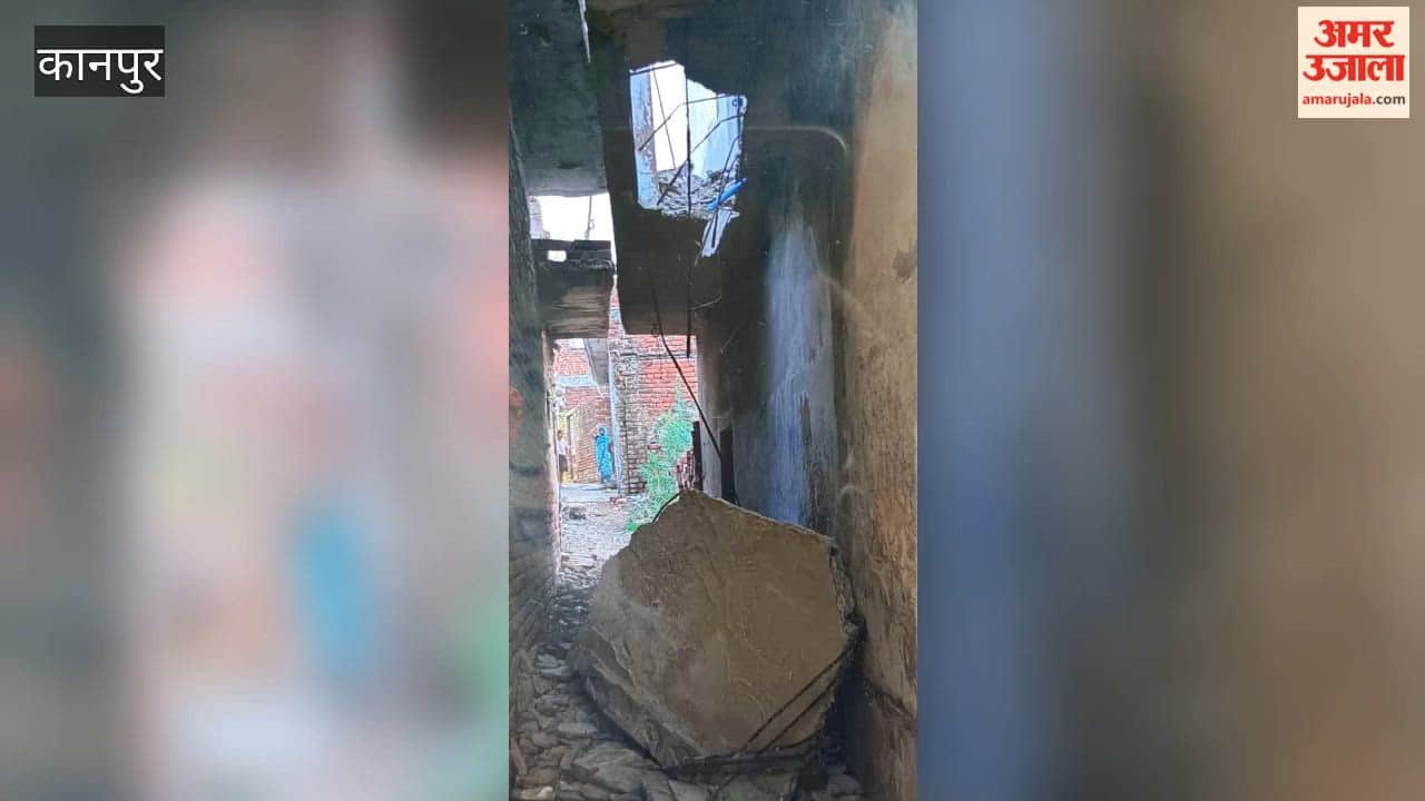Kanpur: Slab collapses while demolishing dilapidated balcony projection