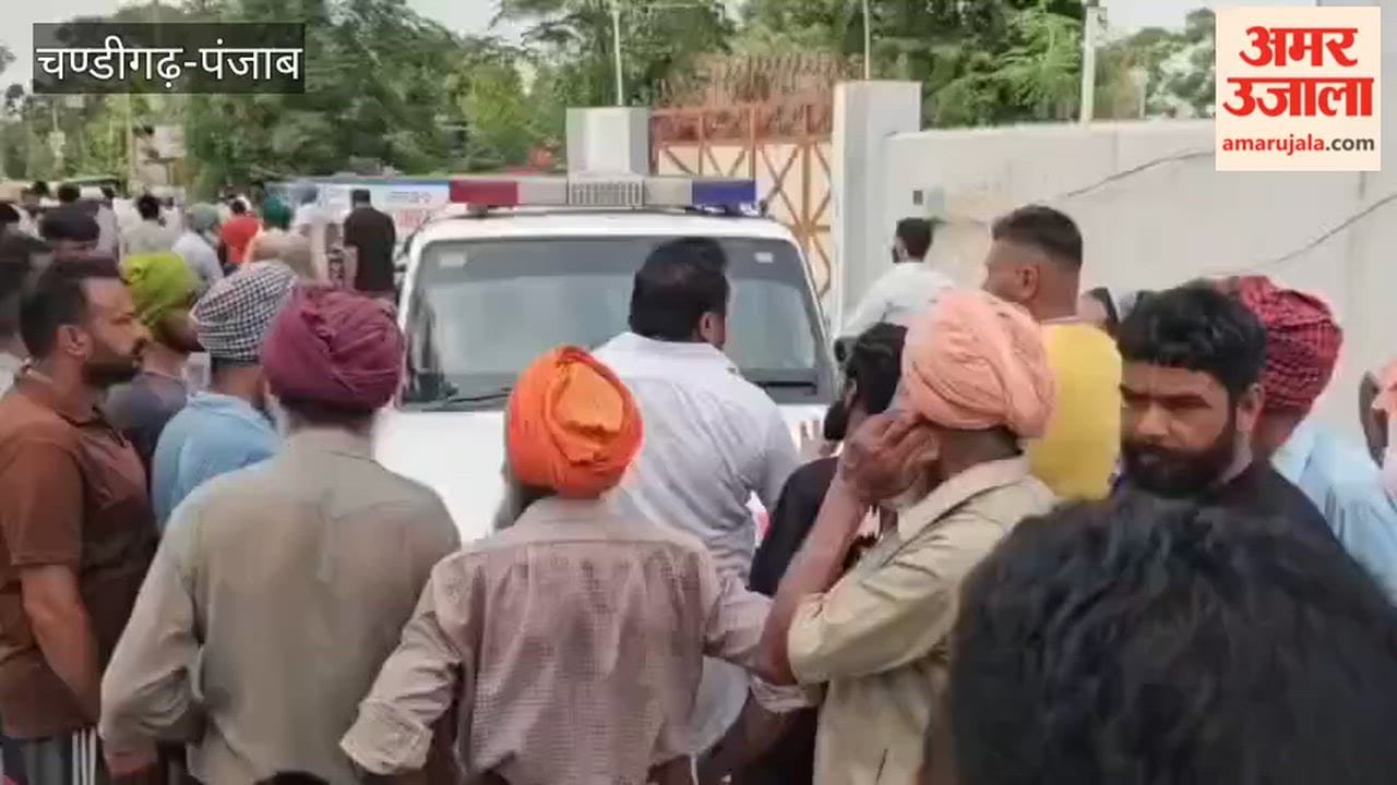 Villagers in Moga stop people from making off with equipment after breaking the lock of a gym; commotion ensues.