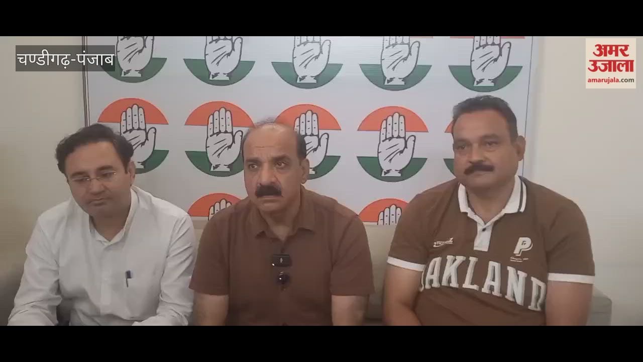 Congress opposes the 'Mavan-Dhiyan Satkar Yojana' in Pathankot.
