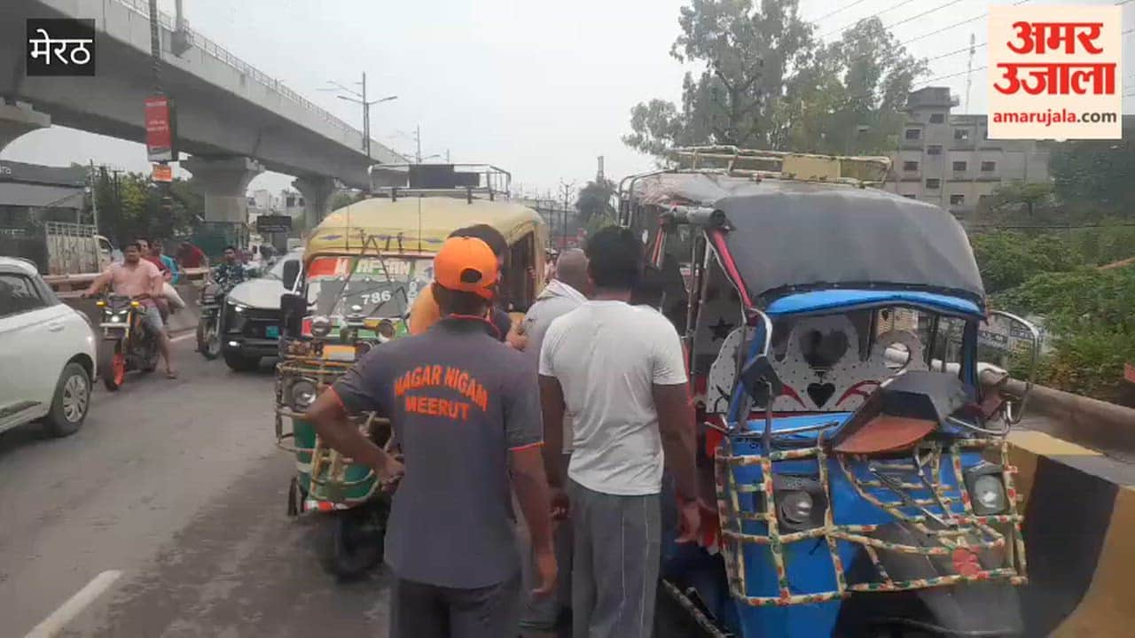 Meerut: Auto, Municipal Vehicle Collide on Delhi Road Flyover, Traffic Snarled