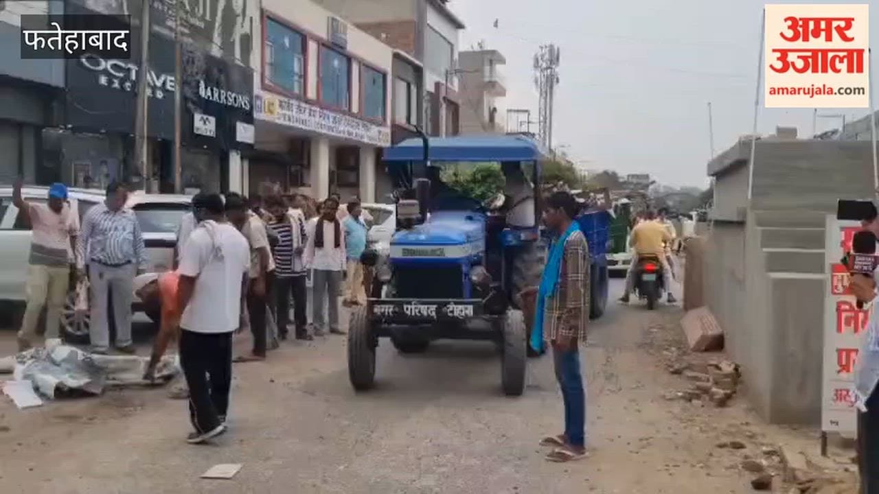 Demolition drive against encroachments in Tohana, Fatehabad; traders allege discrimination.