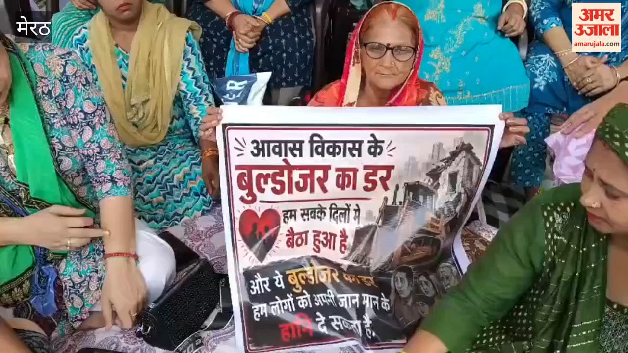Women Intensify Protest on Day 76, Raise Slogans in Meerut's Sector-2