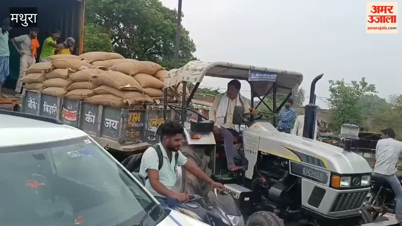 Two trucks loaded with government ration rice seized in Chhata in Mathura