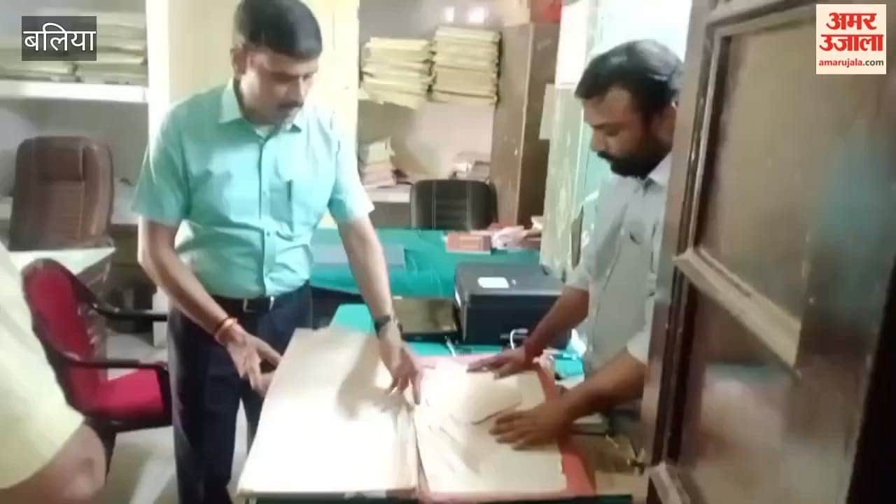 Ballia DM expresses displeasure over mismanagement