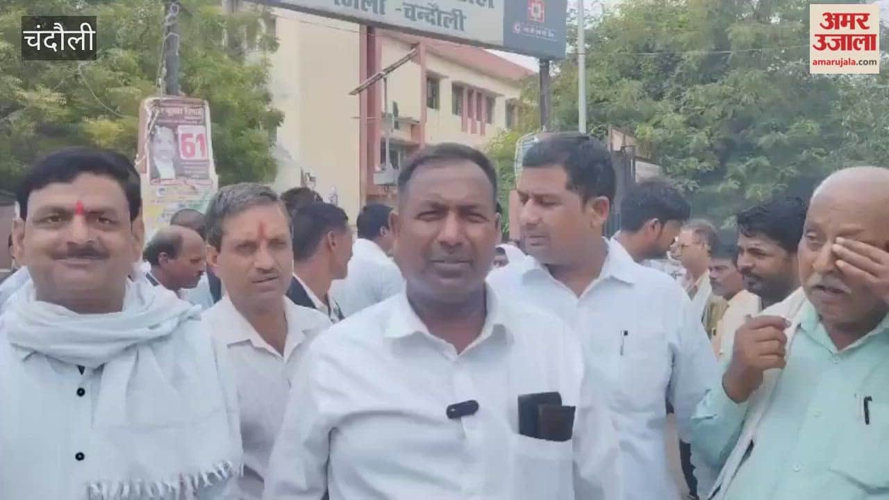 Uproar by lawyers Sakaldiha Tehsil demand raised for suspension of accused clerk