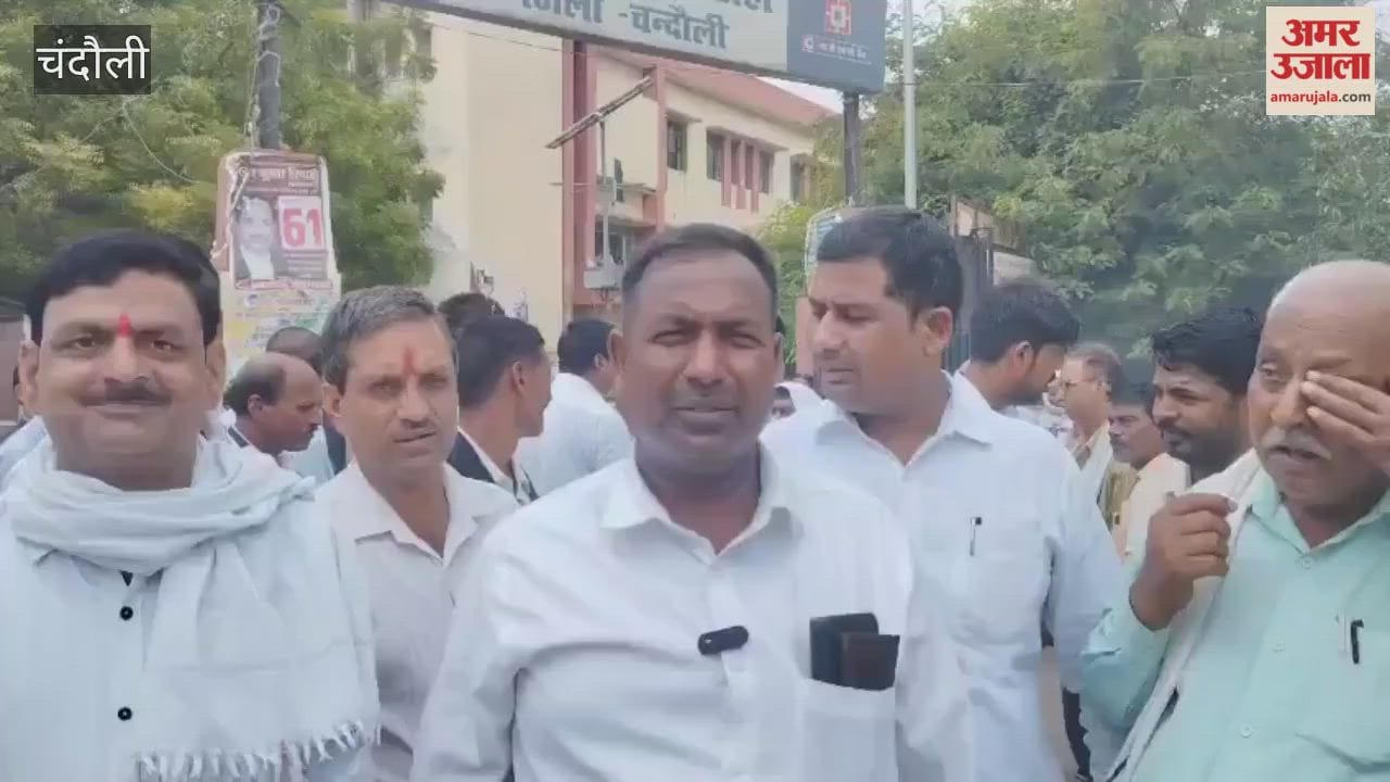 Uproar by lawyers Sakaldiha Tehsil demand raised for suspension of accused clerk