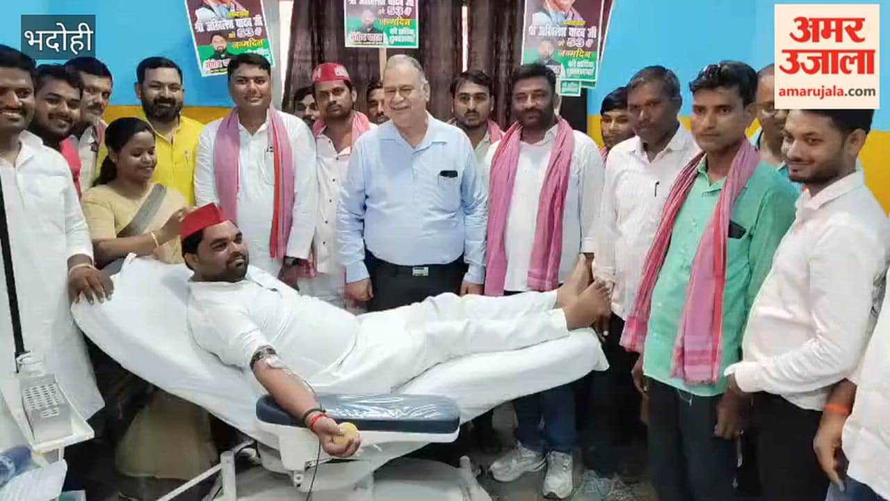13 SP workers donate blood on Akhilesh Yadav birthday