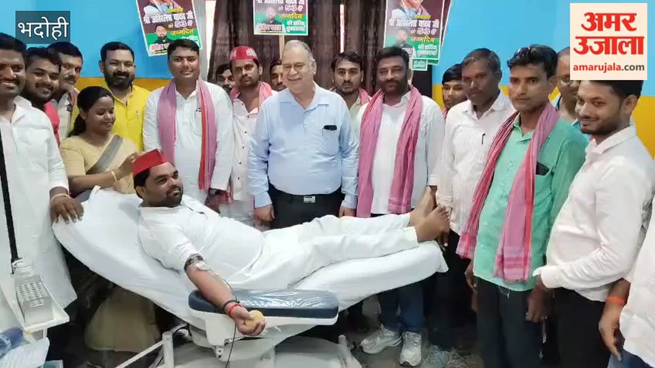 13 SP workers donate blood on Akhilesh Yadav birthday