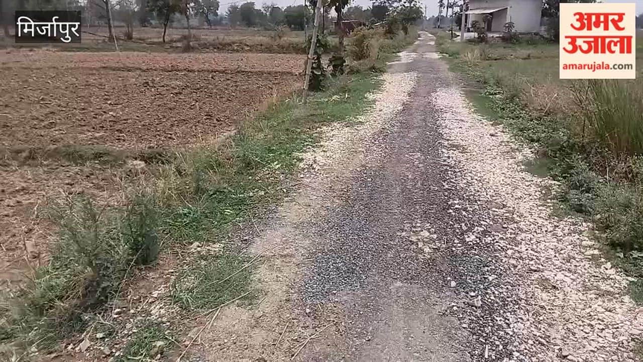 Connecting road to main road in dilapidated state