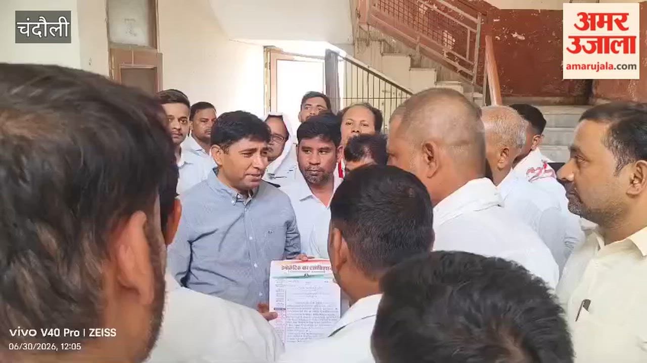 Mughalsarai lawyers submit memorandum protesting Sakaldiha incident