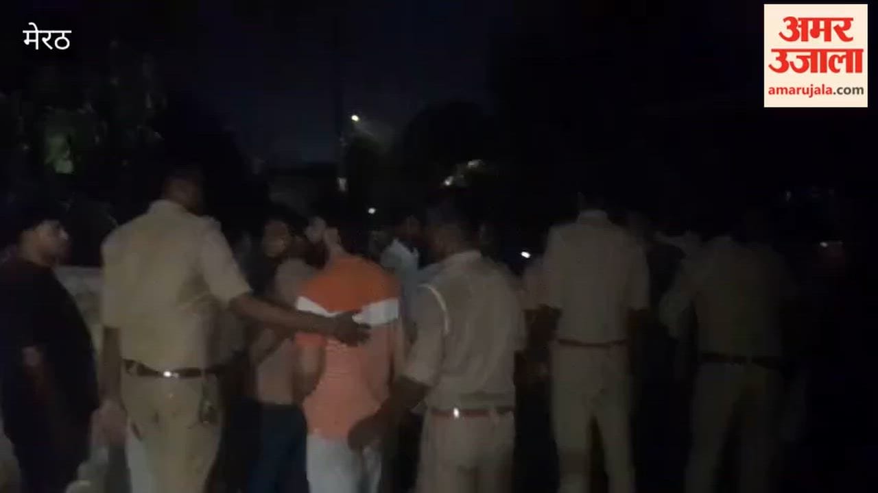 Meerut: No electricity since morning; people create a ruckus at the Madhavpuram power substation.