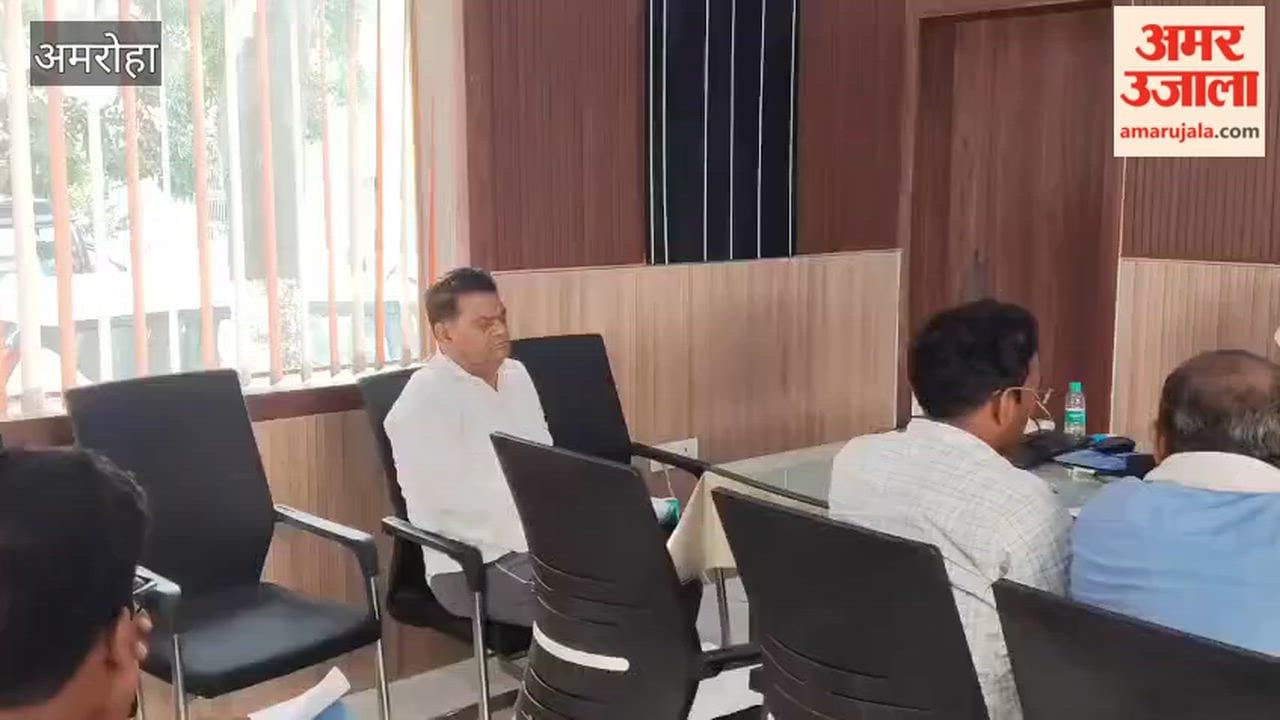 An Anti-Corruption team caught a Kanungo red-handed while accepting a bribe of ₹10,000, just 11 months before his retirement