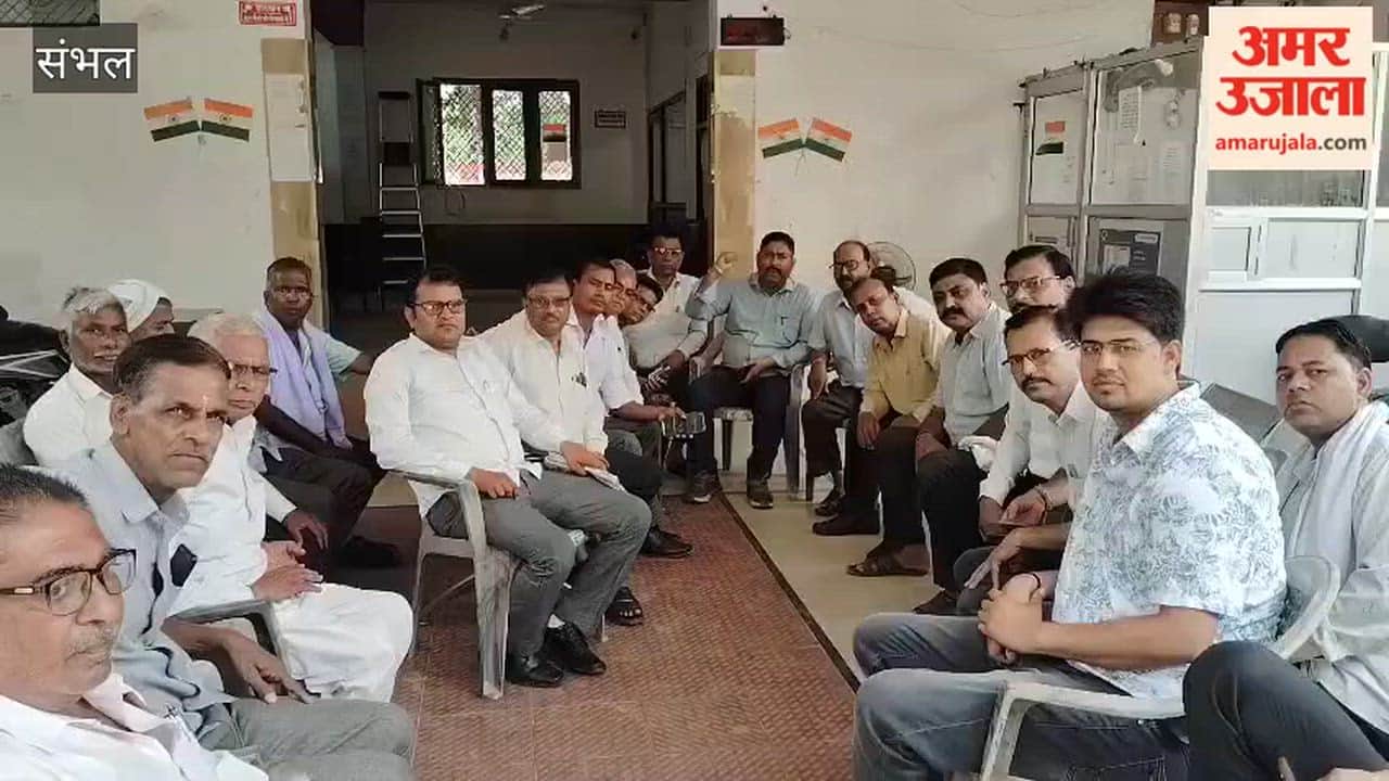 Sit-in protest against the e-registry system continues at the Sub-Registrar's office for the eighth day