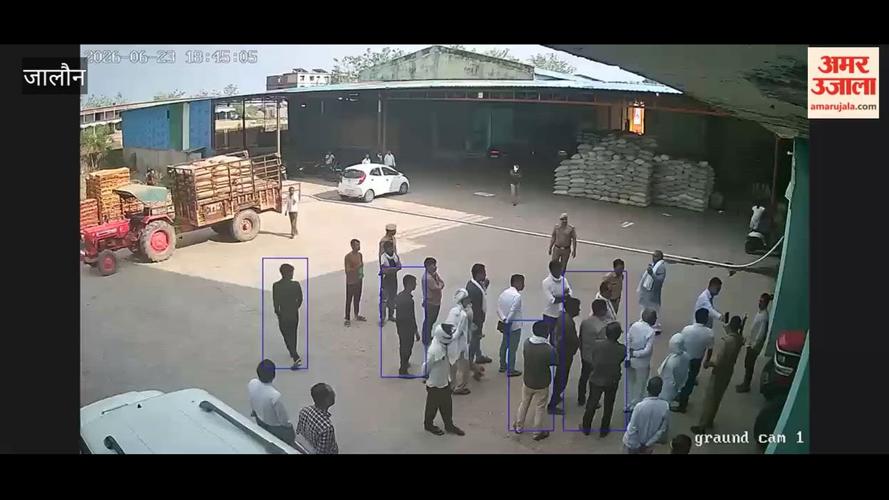 The SDM seen pushing Block Pramukh and attempted slap in video jalaun