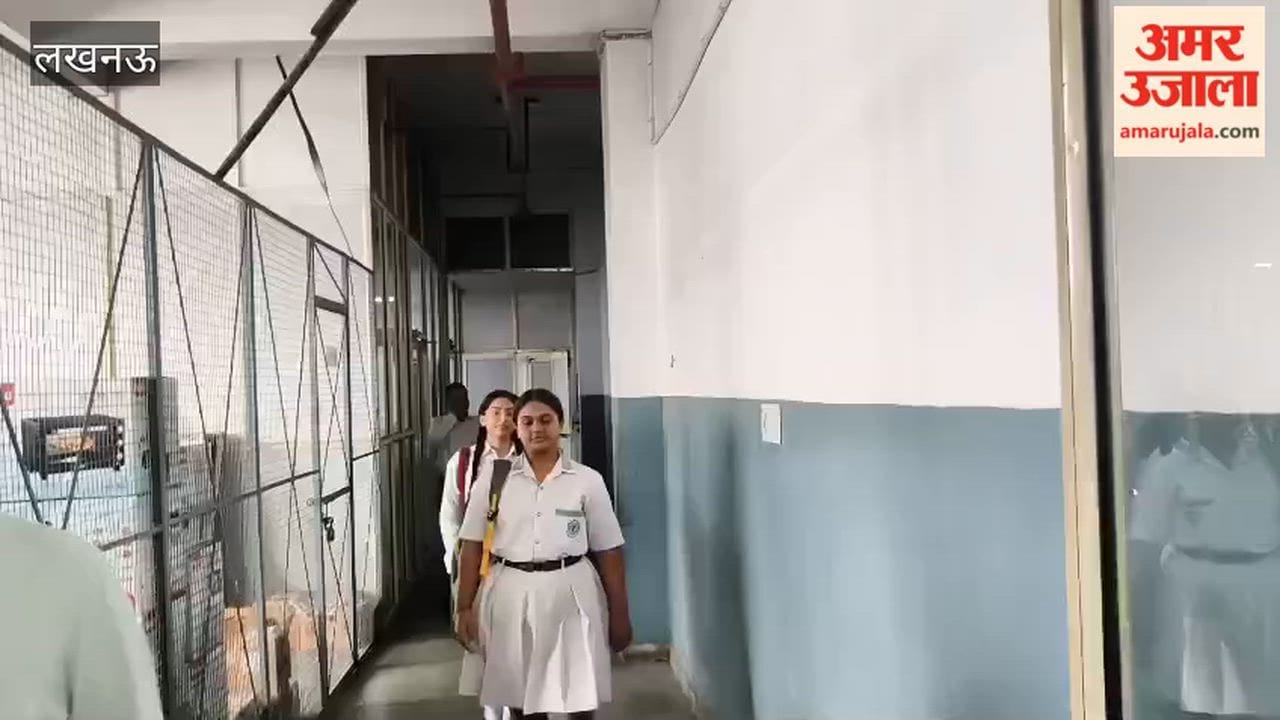 लखनऊ के नादरगंज में अमर उजाला के प्रिंटिंग प्रेस का डीपीएस के बच्चों ने किया भ्रमण