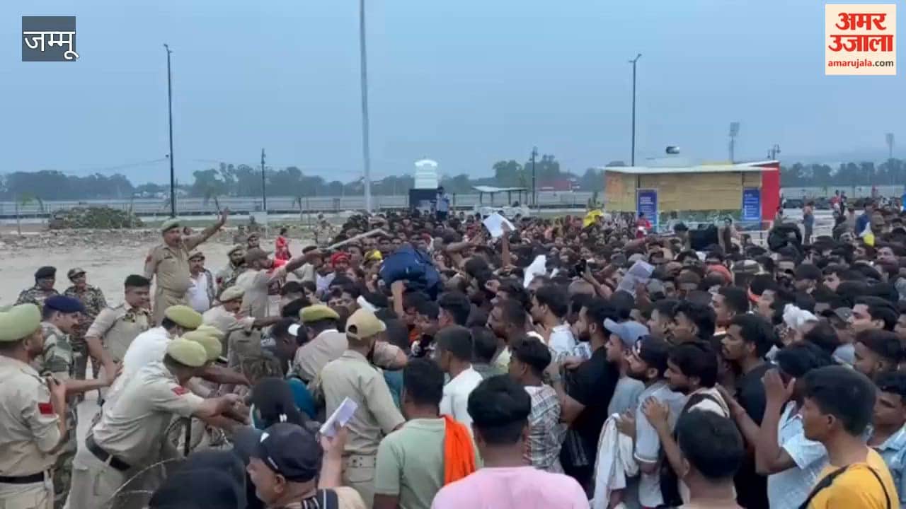 Amarnath pilgrims leveled allegations against the administration.