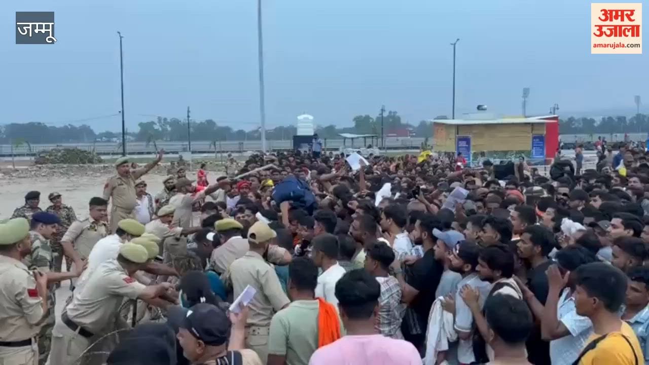Amarnath pilgrims leveled allegations against the administration.