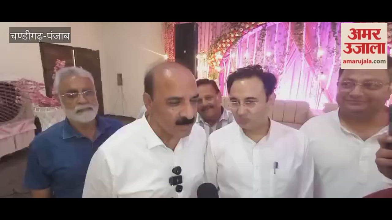 Discussion on upcoming elections at a key Congress meeting in Pathankot.