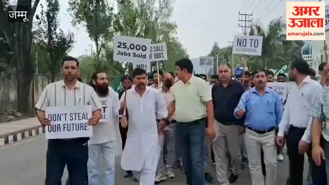 PDP stages major protest in Rajouri; targets NC government over job outsourcing