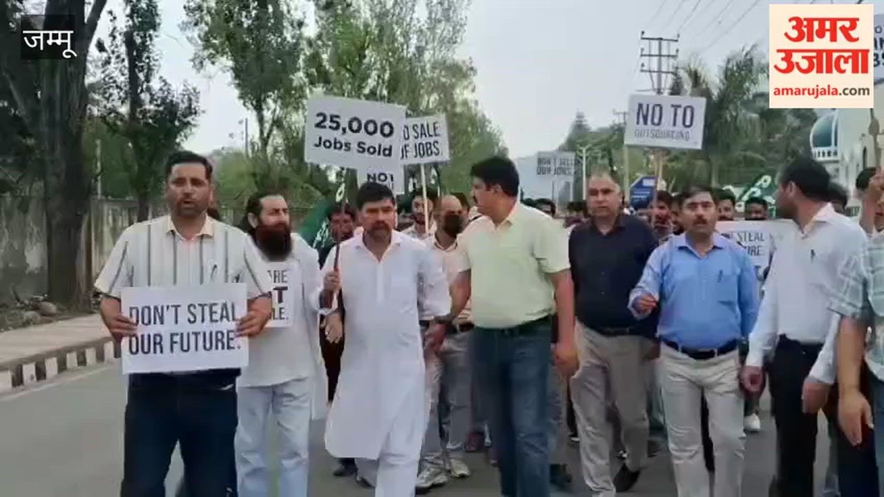 PDP stages major protest in Rajouri; targets NC government over job outsourcing
