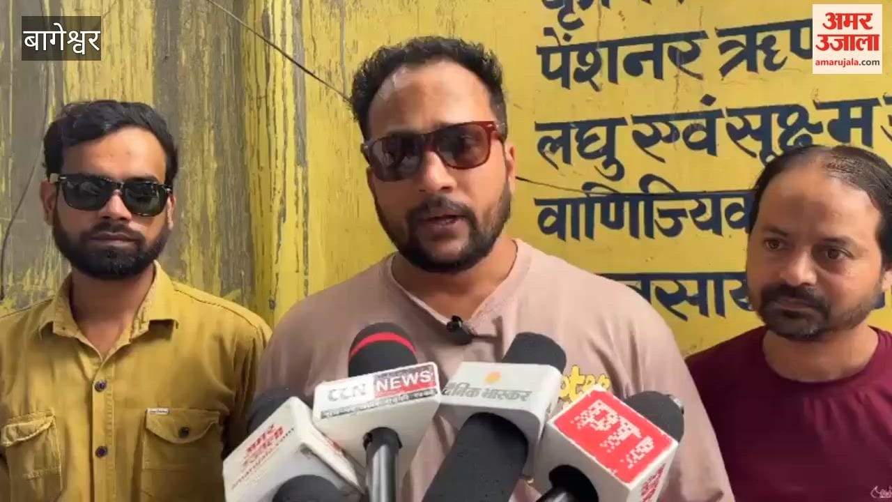 Sangharsh Vahini outraged over the transfer of doctors and staff nurses; burns effigy of the government.