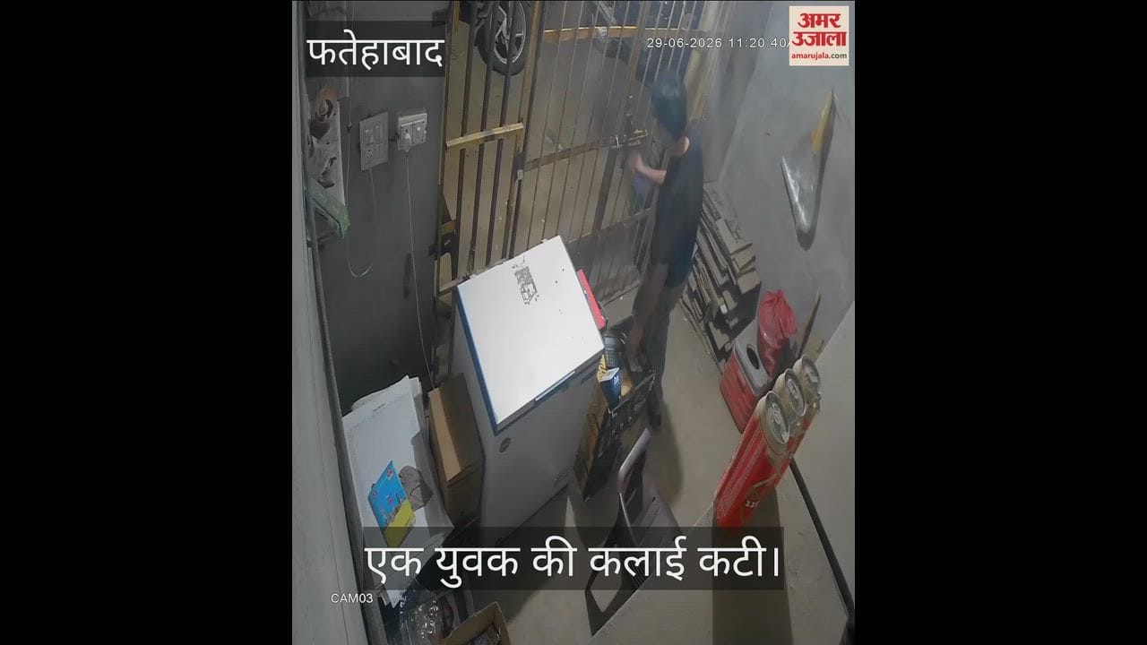 Ratia: Firing and attack with a chopper at a liquor shop; ₹40,000 looted.