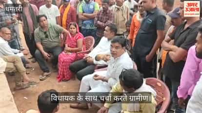 Notices for removal of encroachments are being pasted by the administration in Dhamtari