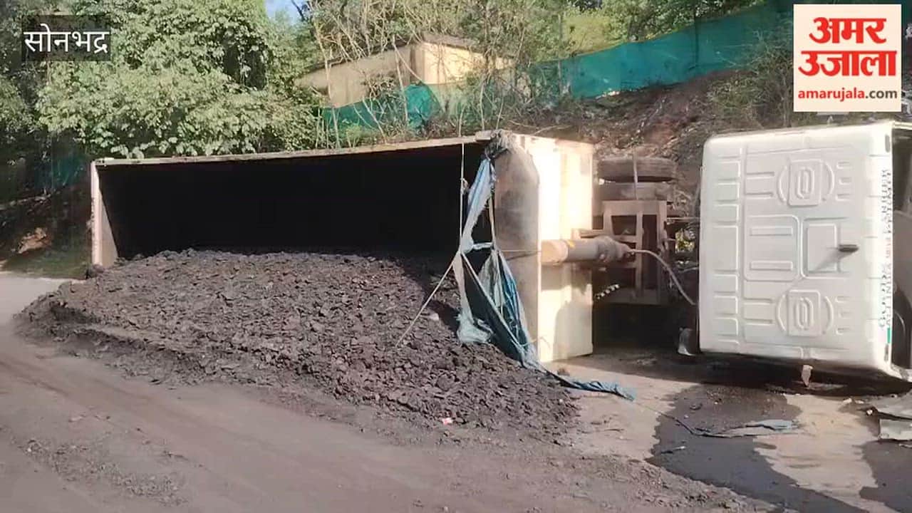 Coal-laden trailer overturns six-km-long traffic jam on highway