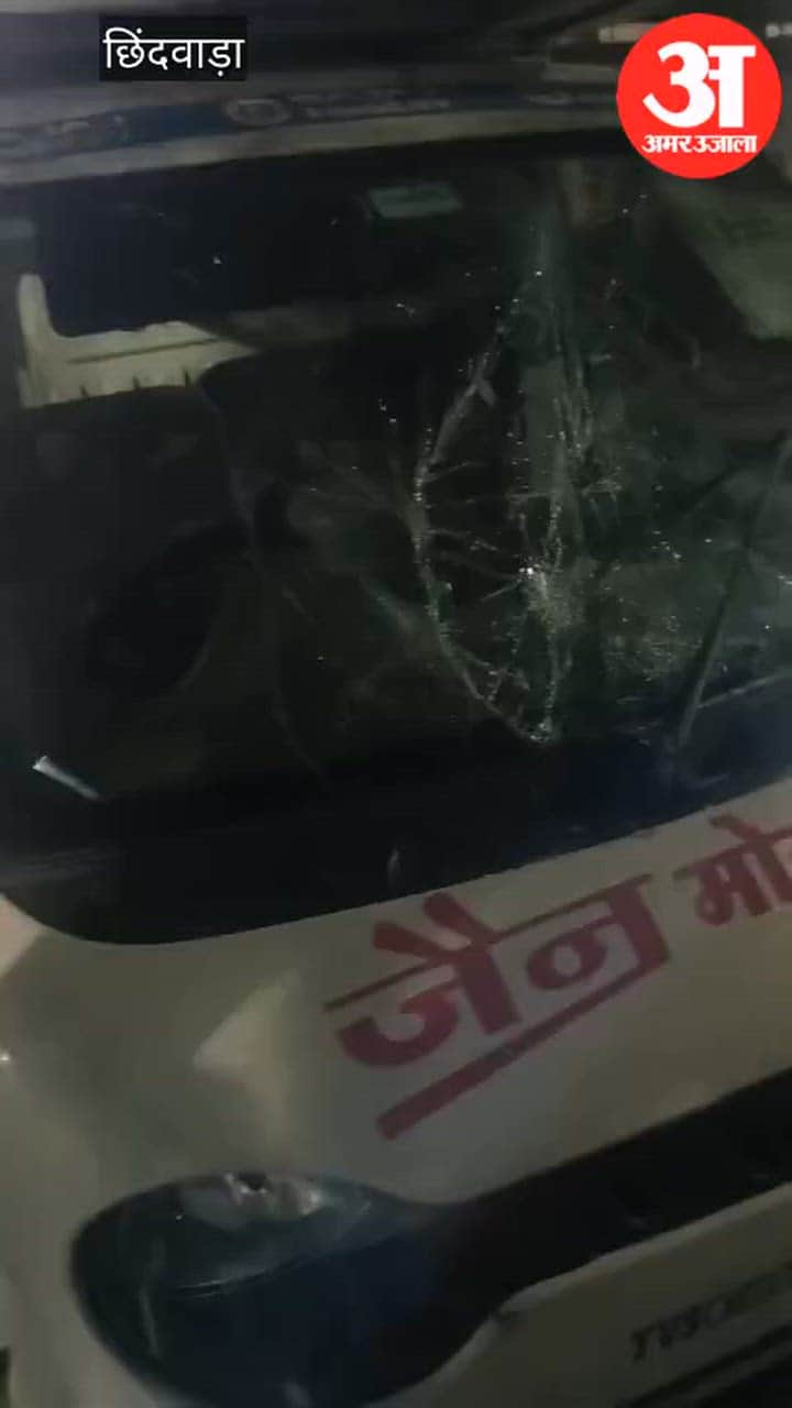 Attempt to loot Rs 91,000 from mobile van on Model Road: Car vandalised