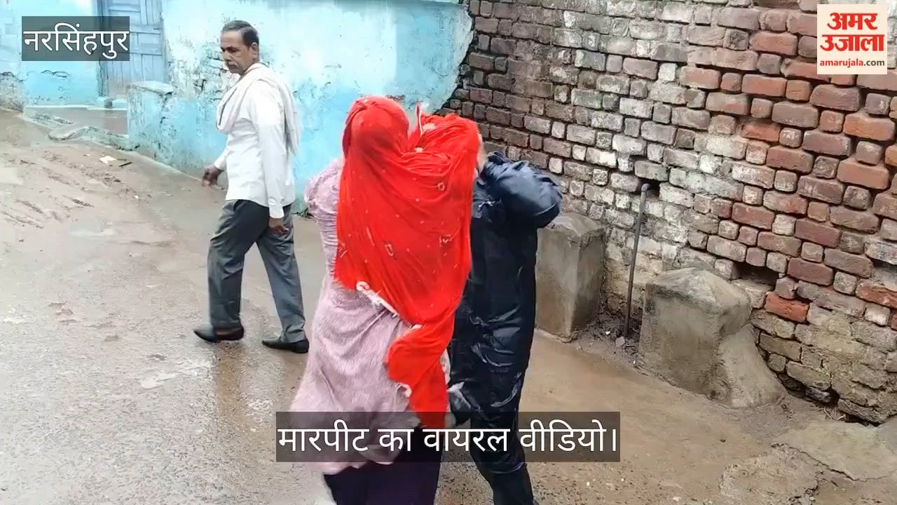 Two women beat landlord with slippers at Shakti Chowk, video goes viral