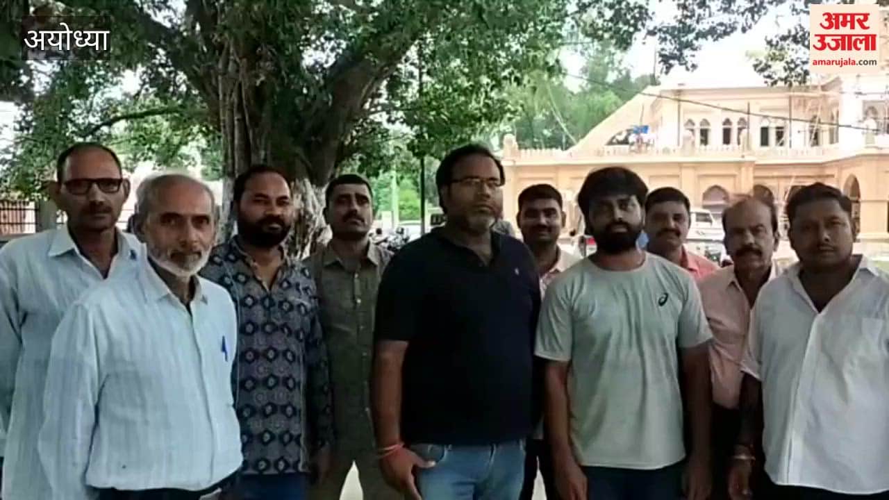 अयोध्या में डेढ़ साल से बदहाल डिफेन्स कॉलोनी की सड़कें, बारिश में कीचड़ और गड्ढों से जनजीवन प्रभावित