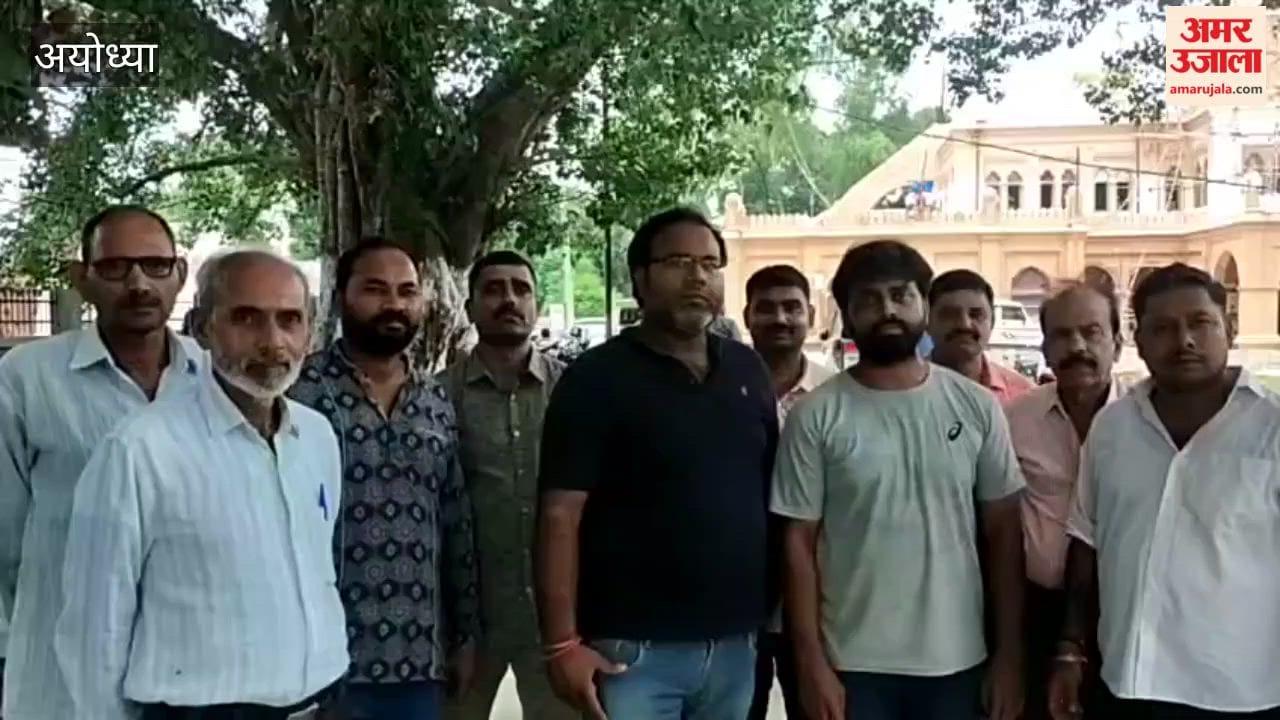अयोध्या में डेढ़ साल से बदहाल डिफेन्स कॉलोनी की सड़कें, बारिश में कीचड़ और गड्ढों से जनजीवन प्रभावित