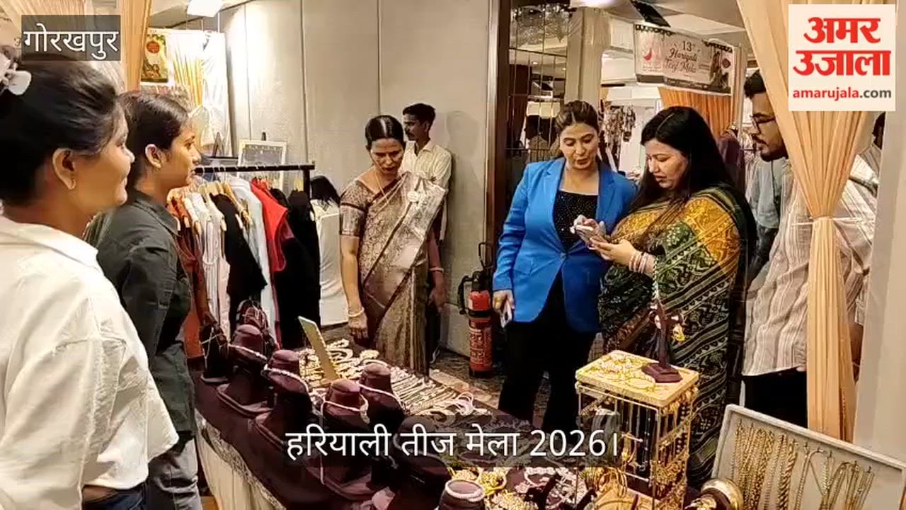 Mayor Dr. Manglesh Srivastava inaugurated the Hariyali Teej Fair.
