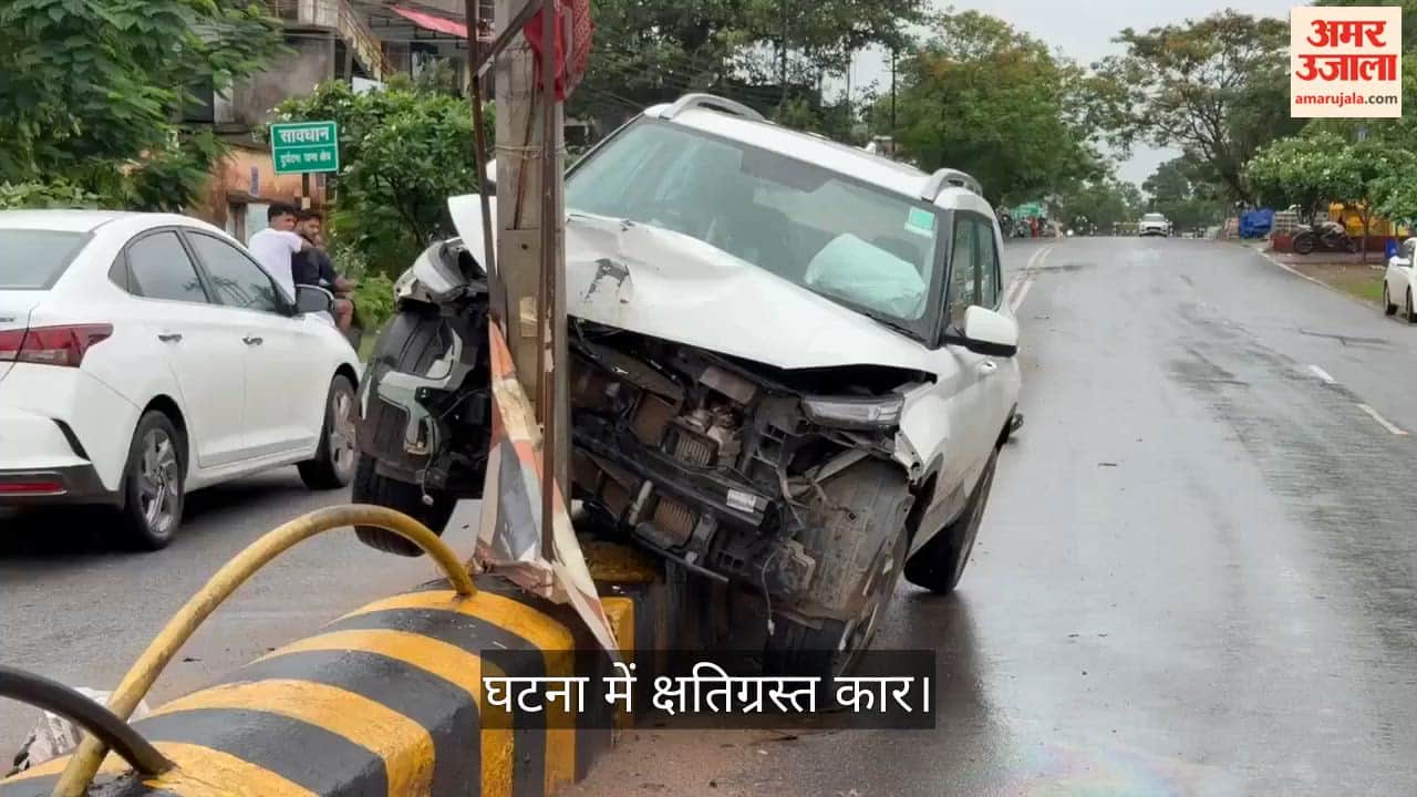 Speeding car hits electric pole after crossing divider no casualties in Dantewada