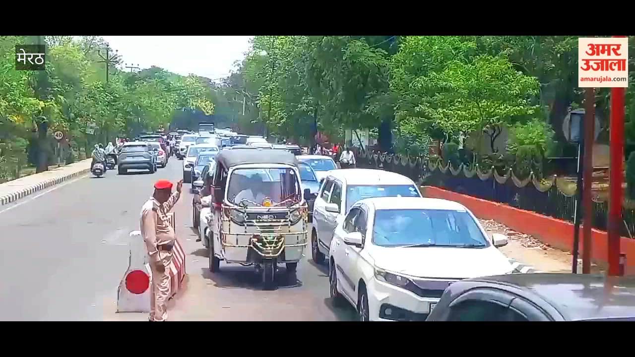 Meerut: Heavy Traffic Jam on Mall Road After TET Examination Ended