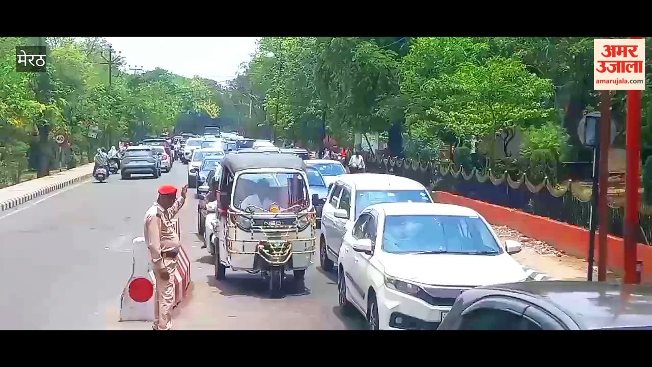 Meerut: Heavy Traffic Jam on Mall Road After TET Examination Ended