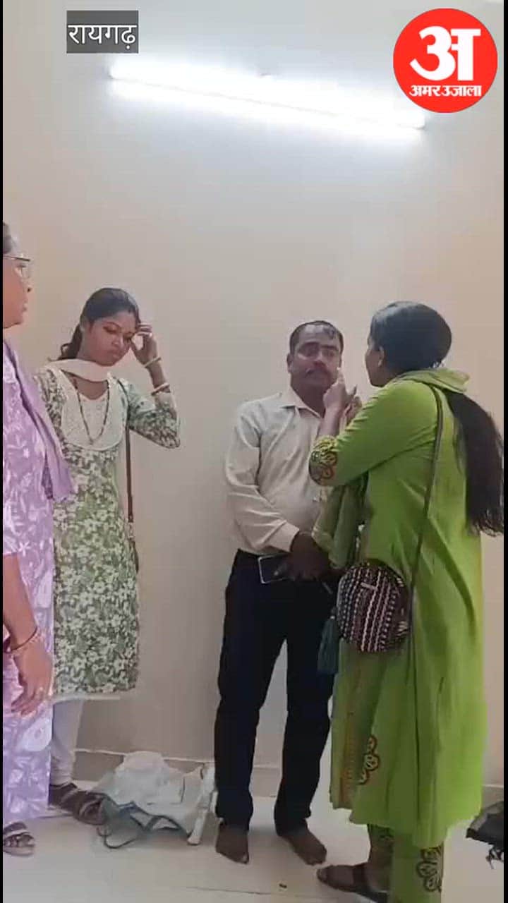 Young woman beats up professor inside his home accused of sending obscene messages in Raigarh