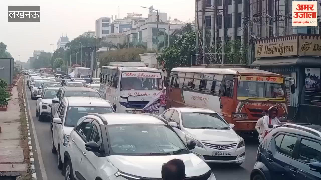 लखनऊ में लोहिया अस्पताल से आईजीपी चौराहे की ओर लगा भीषण जाम