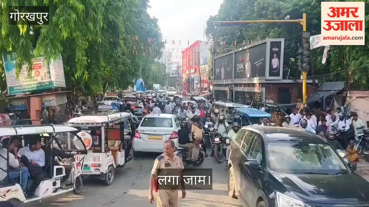 Massive traffic jam on Bank Road after the TET exam ended.