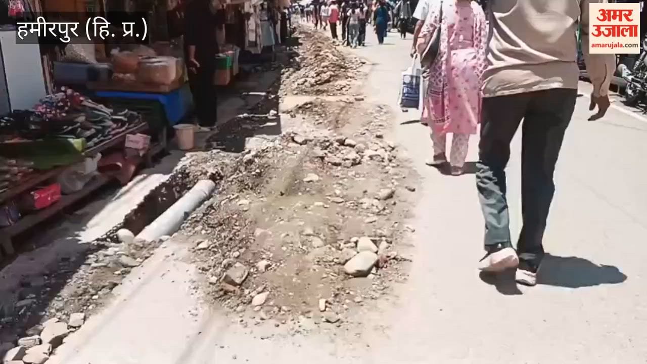 hamirpur pipeline work dug drains causing problems-for-shopkeepers-road-restoration-demand