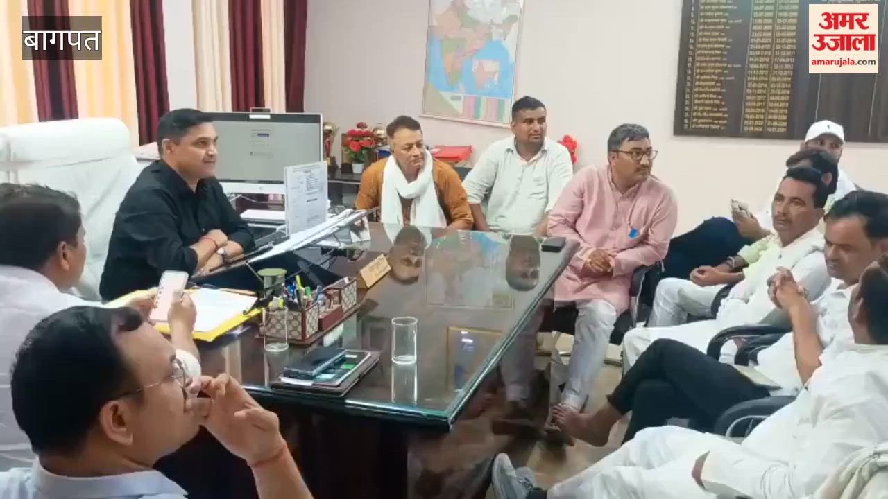 Baghpat:Baghpat: Two-Hour Standoff Between CDO and Panchayat Secretaries Ends After Agreement