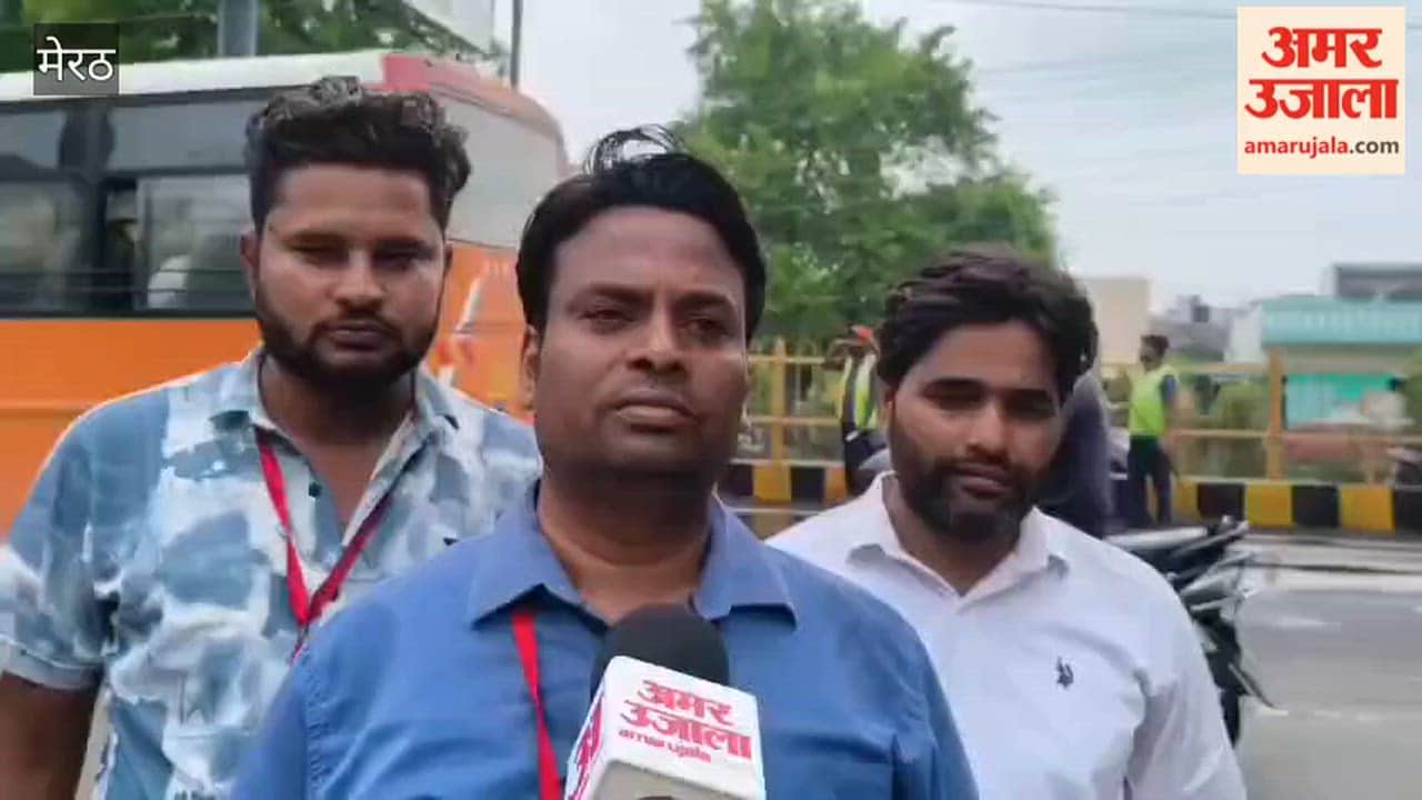 On the lines of Indore, the Municipal Corporation started to brighten the city's roads, cleanliness campaign is going on in full swing with Lav Lashkar.