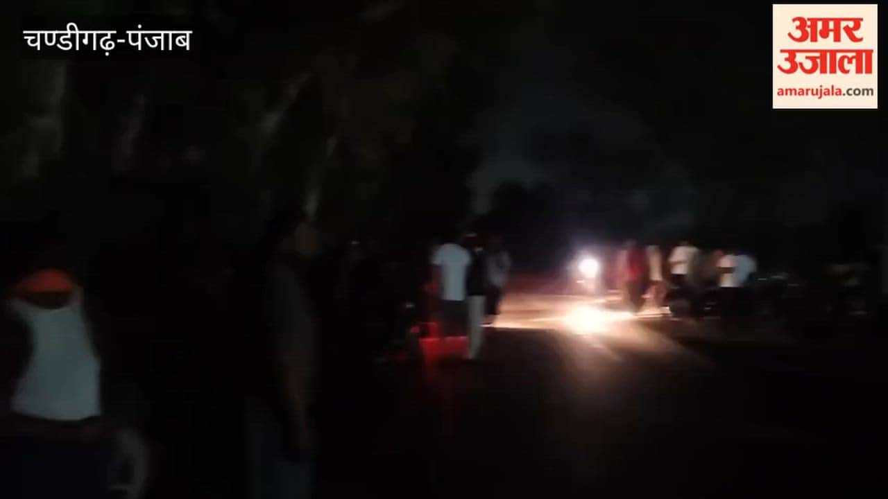 Villagers in the border areas of Hussainiwala are distressed due to power outages at night.