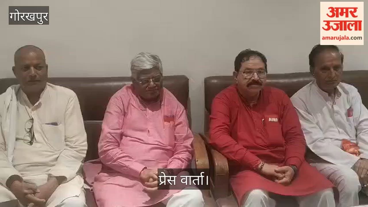 NE Railway Mazdoor Union press conference; Shiv Gopal Mishra presents demands.