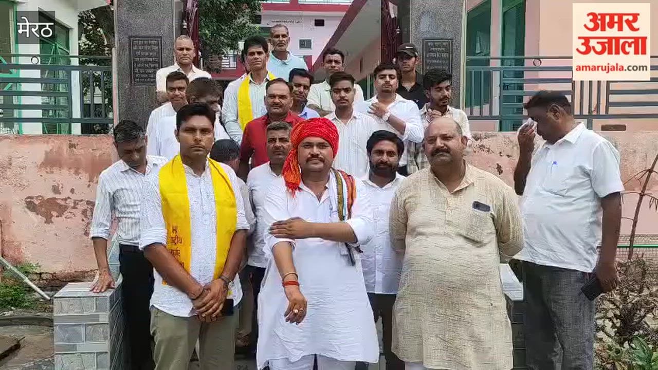 Case of assault on customers for protesting against giving less sweets, Gurjar community shouted in favor of the injured, demanding strict action against the accused.